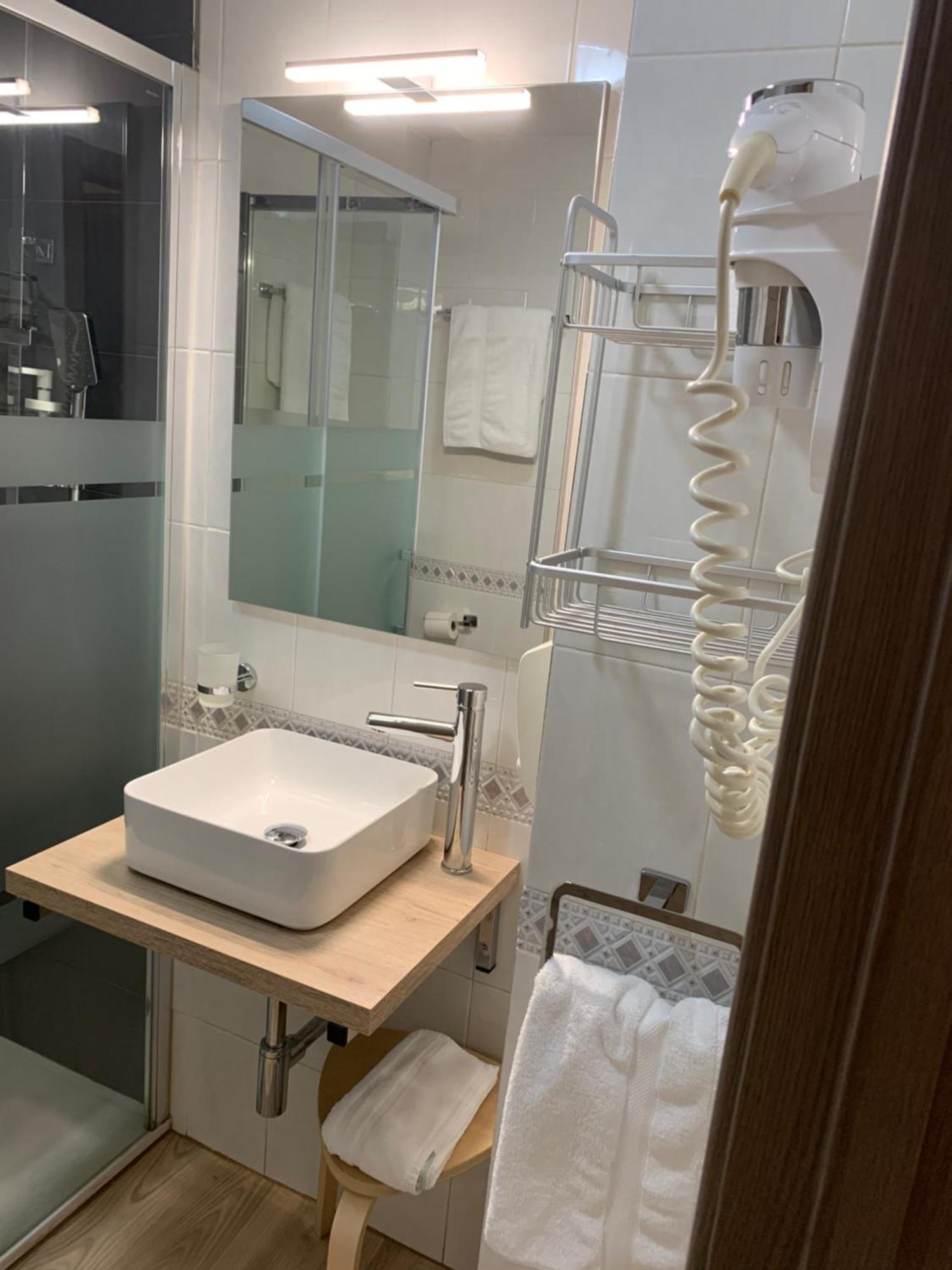Hostal El Rocio Paracuellos de Jarama Exteriér fotografie