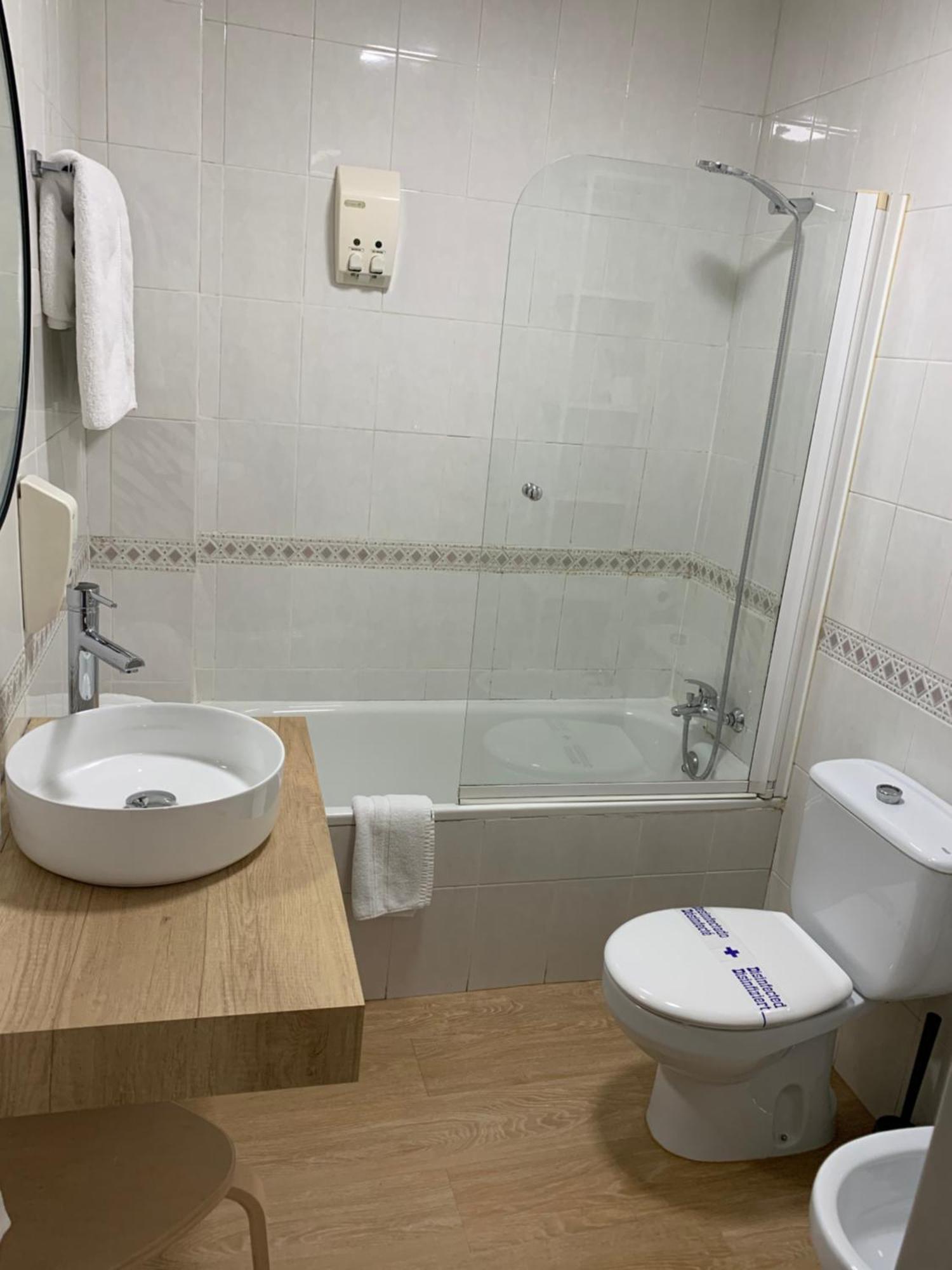 Hostal El Rocio Paracuellos de Jarama Exteriér fotografie